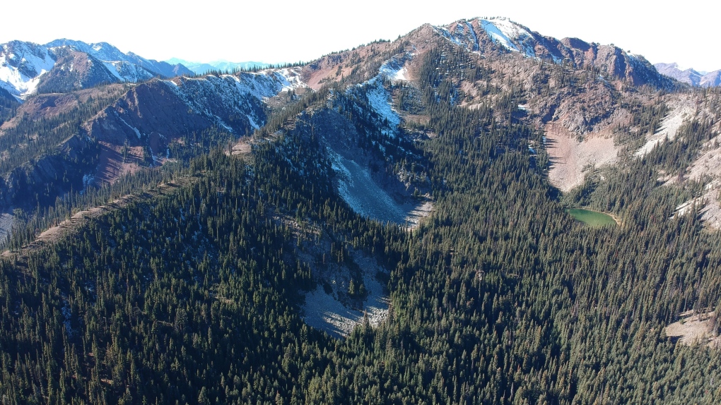 A small lake below Silverdaisy Peak in the "doughnut hole".