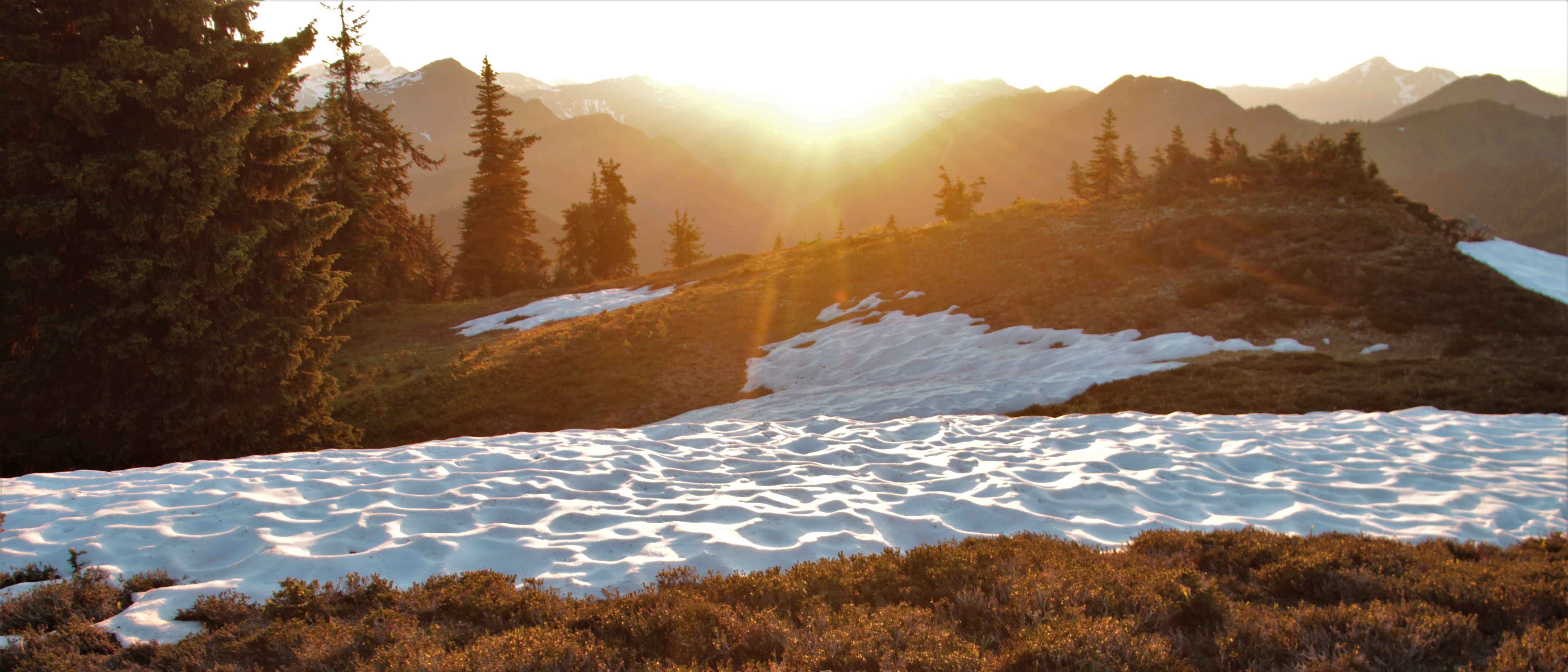 Sunrise over Porcupine Peak | Photo: Joe Foy