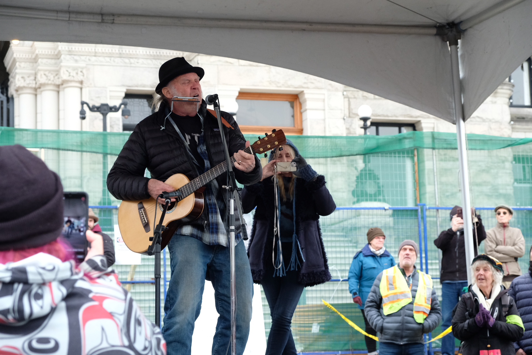 Neil Young performing at the United for Old-growth March and Rally (Photo: Alex Hsuan Tsui)