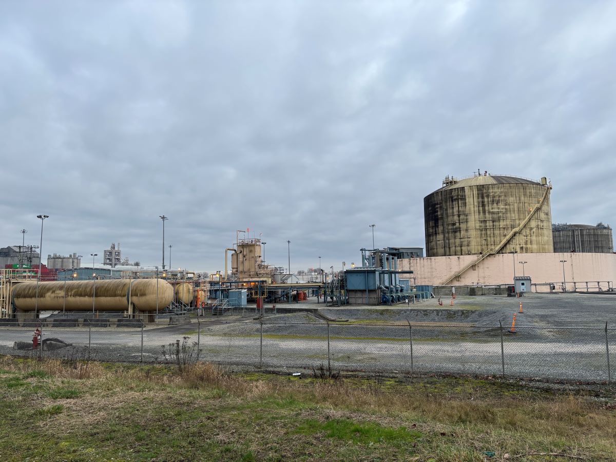 Photo: FortisBC’s current Tilbury LNG facility sits just steps from the Fraser River in Delta, B.C. (Isabel Siu-Zmuidzinas)