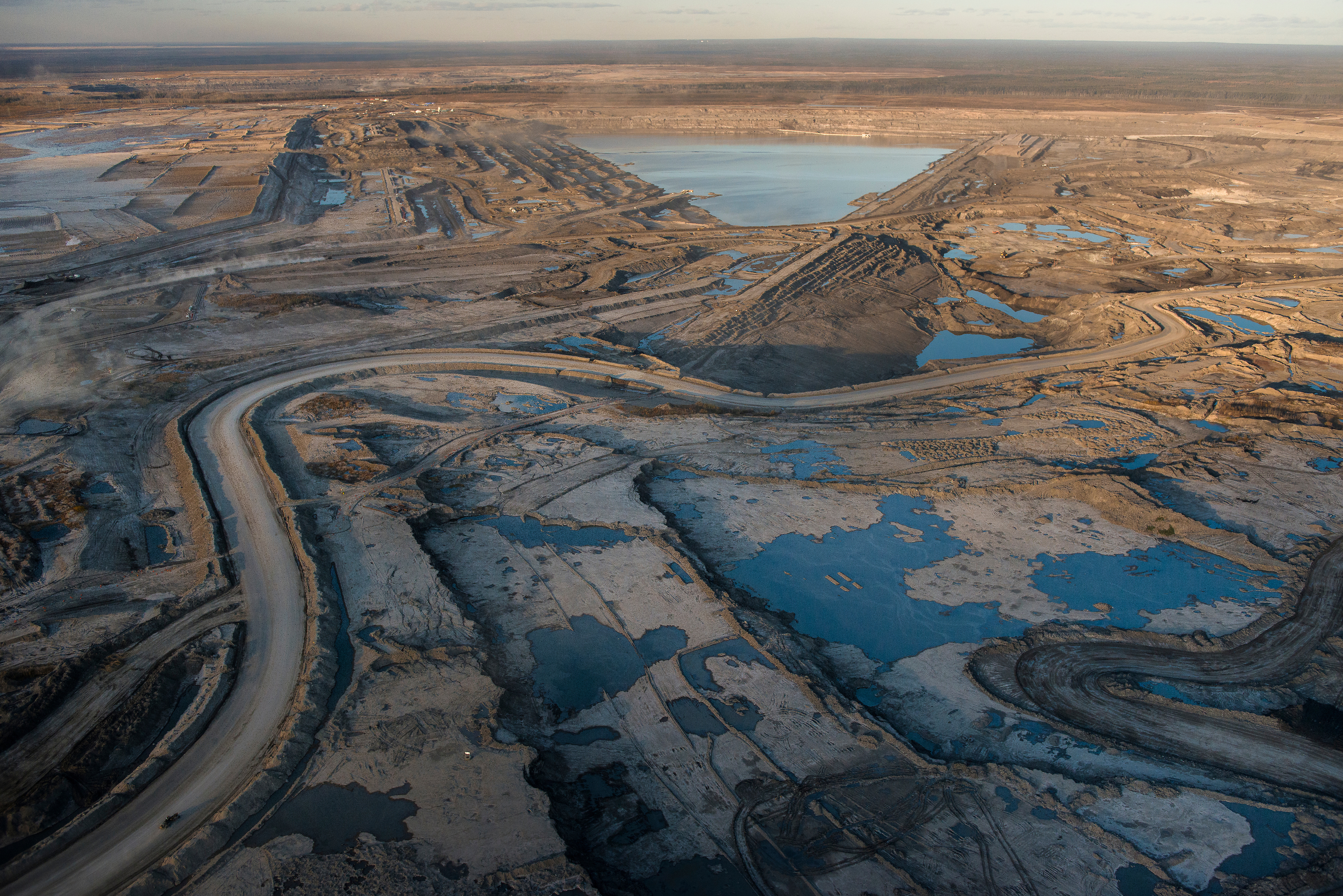 Alberta tar sands (Garth Lenz).