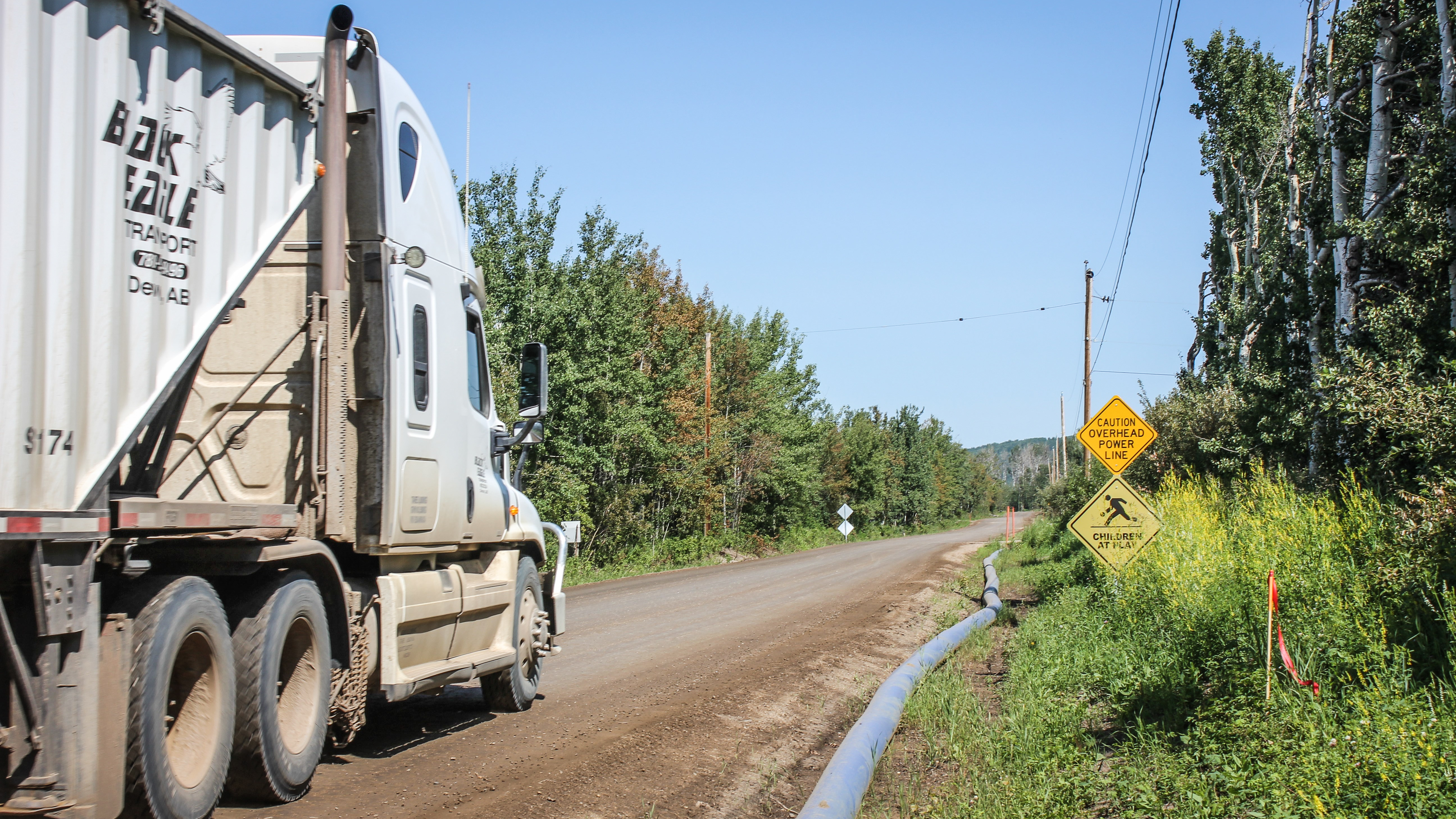 Children at play sign next to an LNG truck