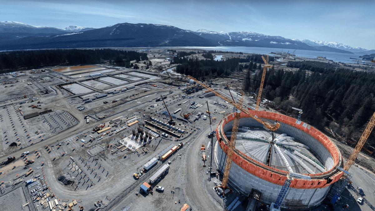 Aerial view of a LNG plant. End of image description.