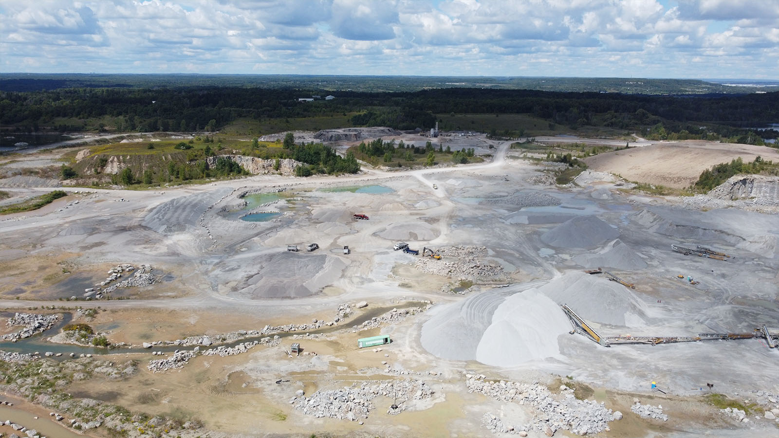 Nelson Aggregate Milton Quarry, Burlington (WC files).