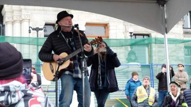 Neil Young performing at the United for Old-growth March and Rally (Photo: Alex Hsuan Tsui)